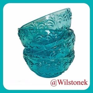 The Pioneer Woman Teal glass set of 4
3.12 inches dipping bowls.